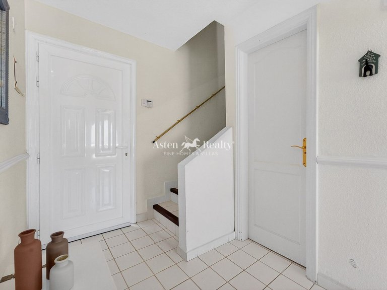 Villa for Sale in San Eugenio Alto, Tenerife 9