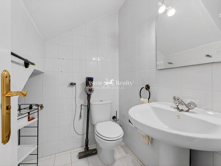 Villa for Sale in San Eugenio Alto, Tenerife 10