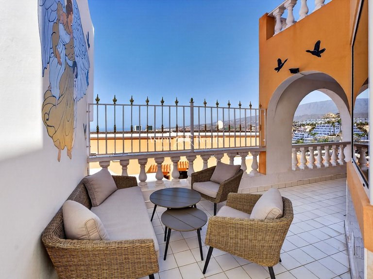 Villa for Sale in San Eugenio Alto, Tenerife 11