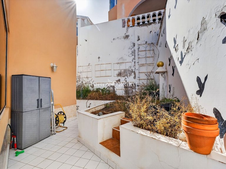 Villa for Sale in San Eugenio Alto, Tenerife 12