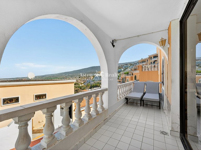 Villa for Sale in San Eugenio Alto, Tenerife 13