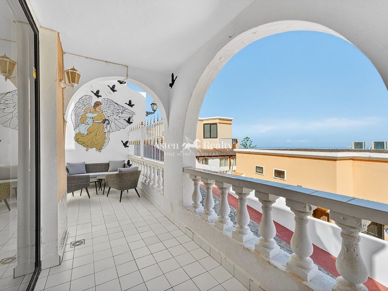 Villa for Sale in San Eugenio Alto, Tenerife 14