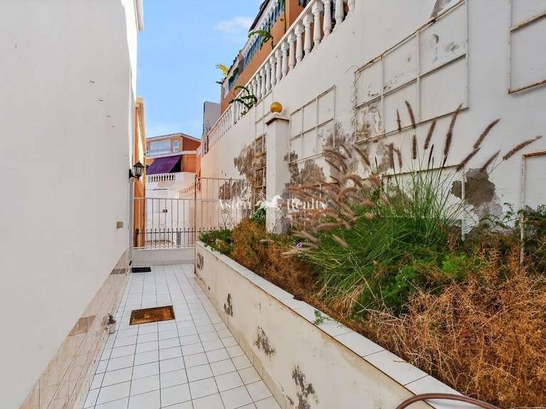 Villa for Sale in San Eugenio Alto, Tenerife 25