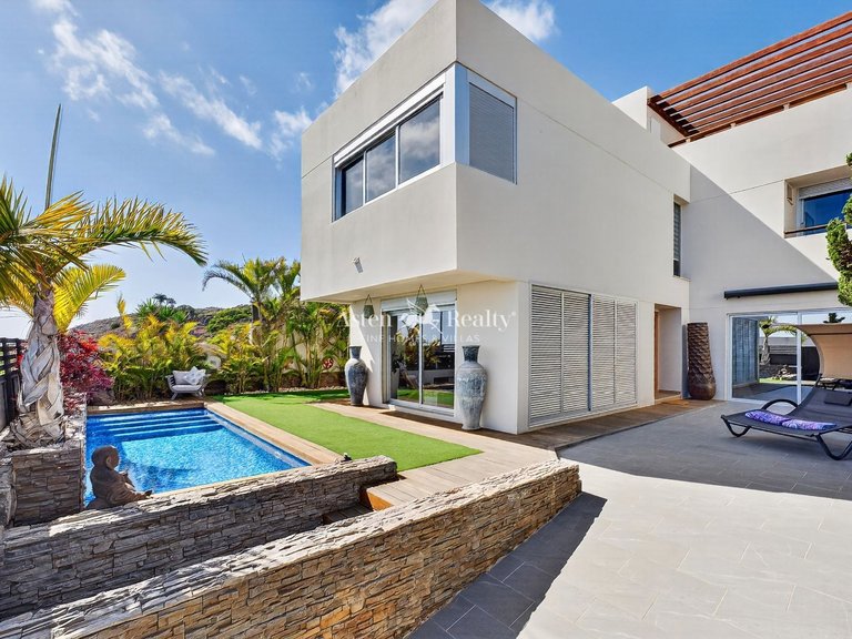 Villa for Sale in Chayofa, Tenerife 4