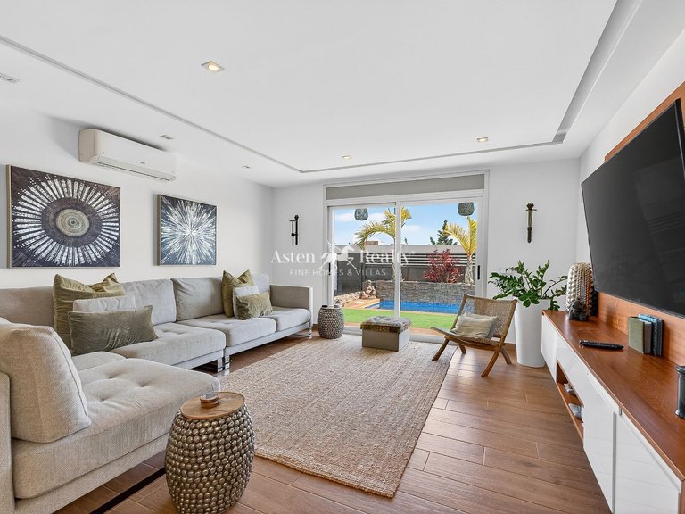 Villa for Sale in Chayofa, Tenerife 16