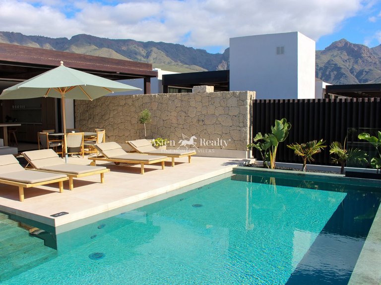 Villa for Sale in La Caleta, Tenerife 11