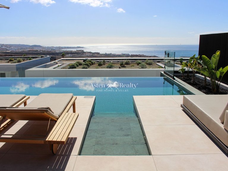 Villa for Sale in La Caleta, Tenerife 1