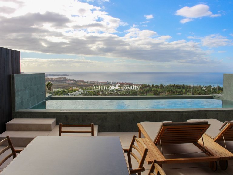 Villa for Sale in La Caleta, Tenerife 1