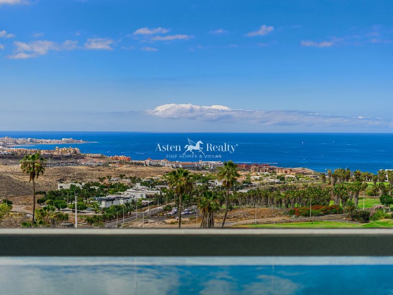 Villa for Sale in La Caleta, Tenerife 1