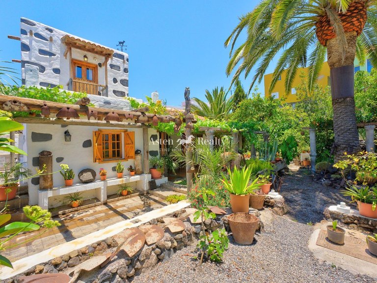 Villa for Sale in Guia De Isora, Tenerife 2