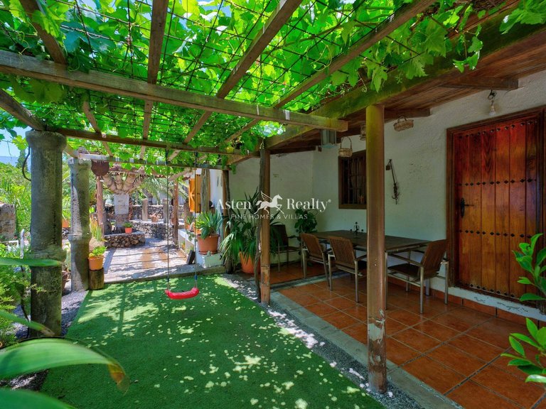 Villa for Sale in Guia De Isora, Tenerife 4