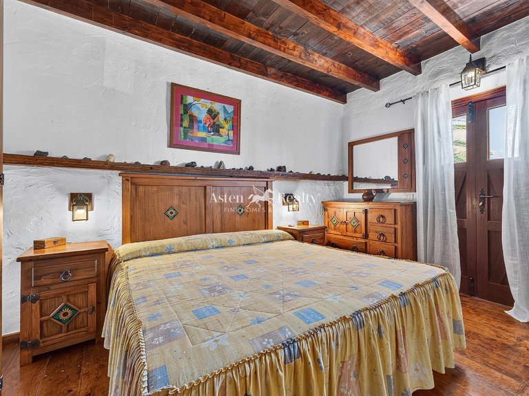 Villa for Sale in Guia De Isora, Tenerife 12