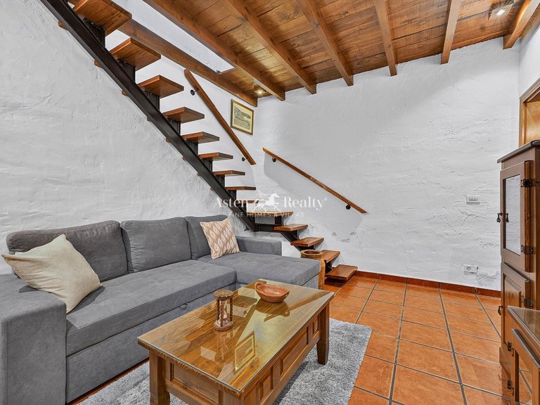 Villa for Sale in Guia De Isora, Tenerife 9
