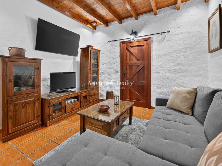 Villa for Sale in Guia De Isora, Tenerife 11