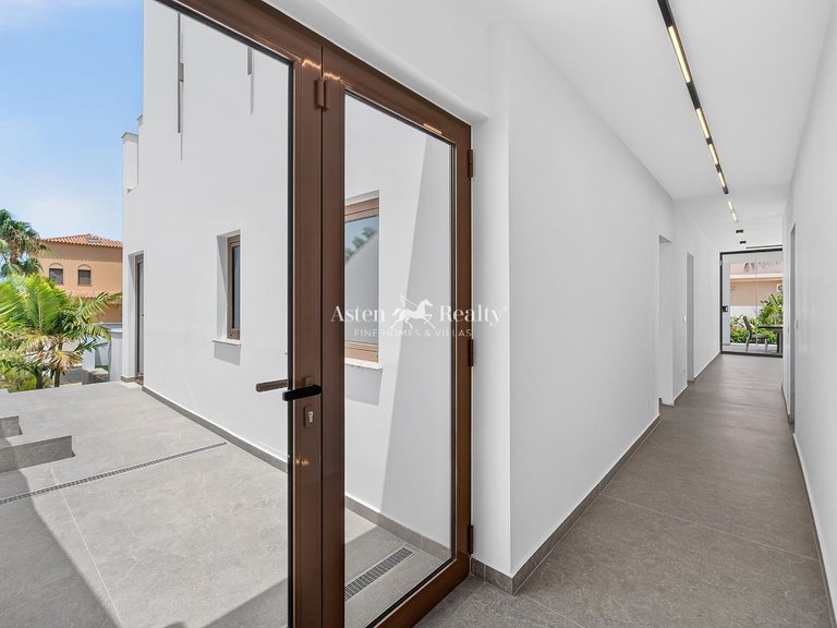 Villa for Sale in Playa Paraíso, Tenerife 18