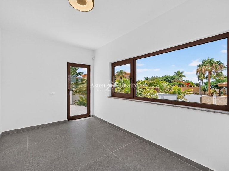 Villa for Sale in Playa Paraíso, Tenerife 28