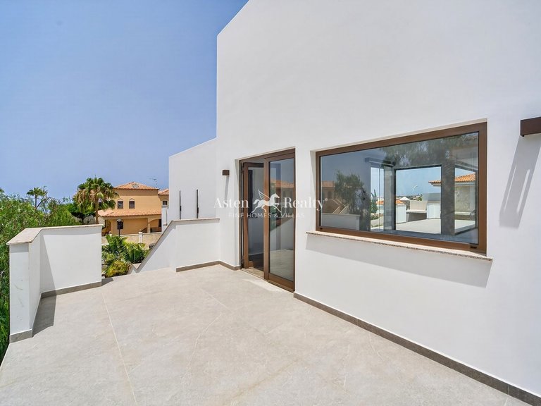 Villa for Sale in Playa Paraíso, Tenerife 5