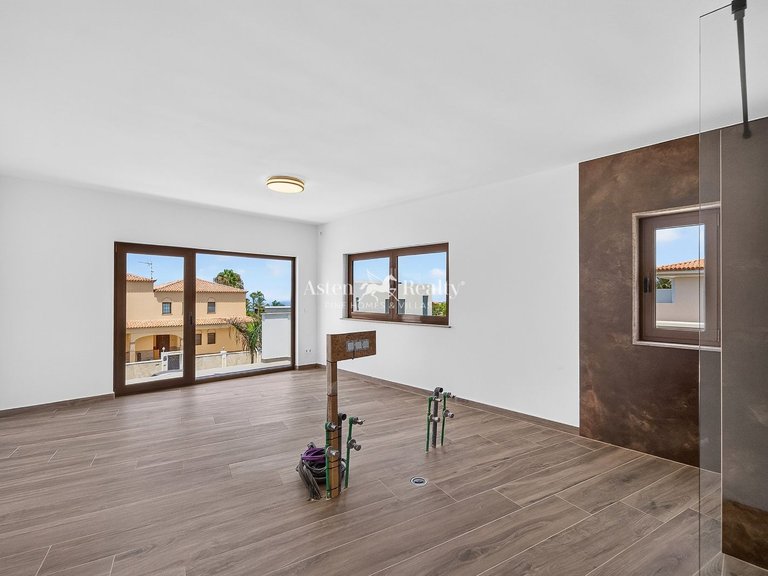Villa for Sale in Playa Paraíso, Tenerife 8