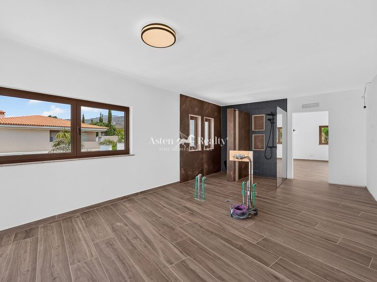 Villa for Sale in Playa Paraíso, Tenerife 11