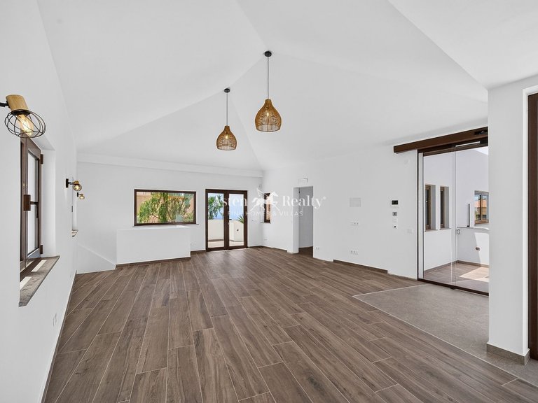 Villa for Sale in Playa Paraíso, Tenerife 7