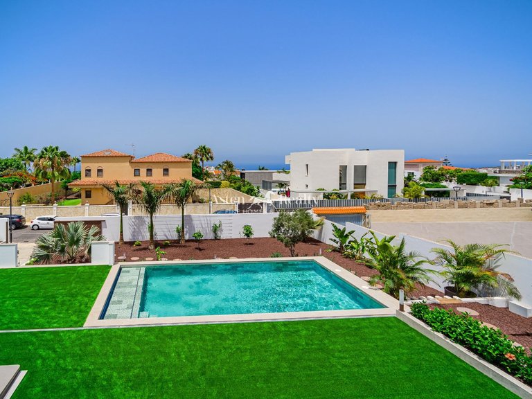 Villa for Sale in Playa Paraíso, Tenerife 40