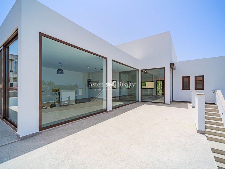 Villa for Sale in Playa Paraíso, Tenerife 13