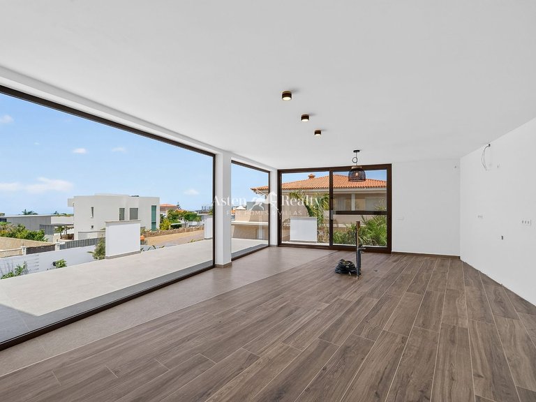 Villa for Sale in Playa Paraíso, Tenerife 9