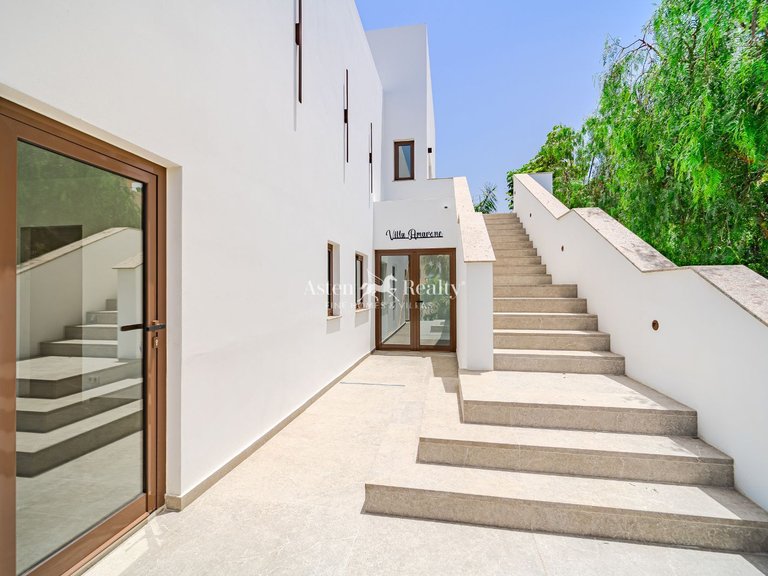 Villa for Sale in Playa Paraíso, Tenerife 4