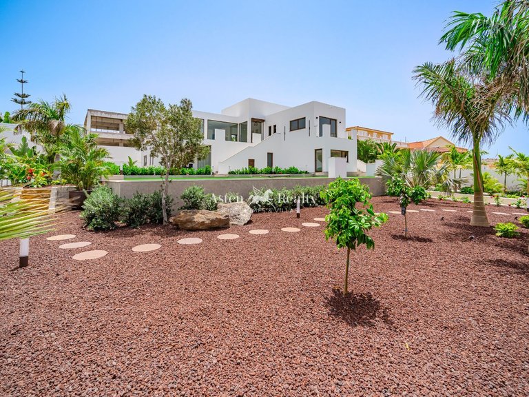 Villa for Sale in Playa Paraíso, Tenerife 2