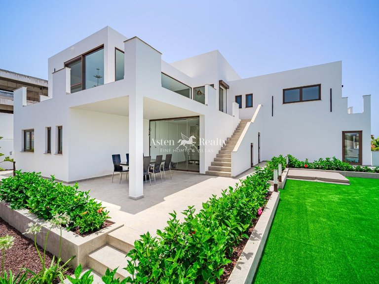 Villa for Sale in Playa Paraíso, Tenerife 14