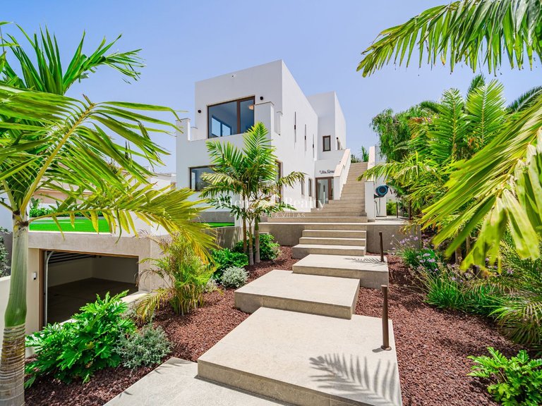 Villa for Sale in Playa Paraíso, Tenerife 3