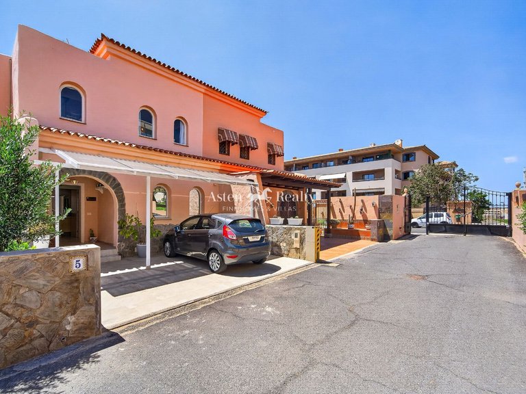 Town House for Sale in Playa Paraíso, Tenerife 2