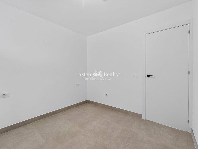 Apartment for Sale in Playa Paraíso, Tenerife 10