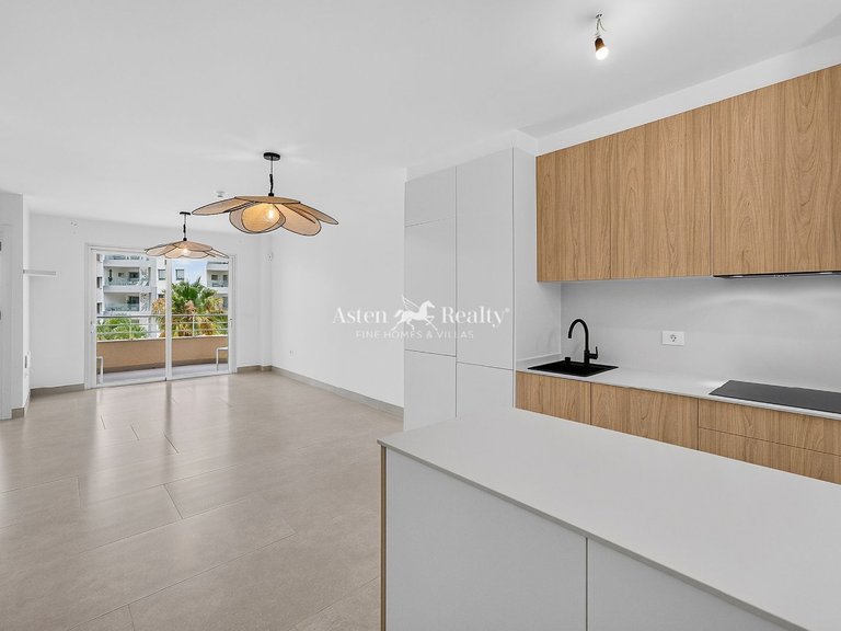 Apartment for Sale in Playa Paraíso, Tenerife 6