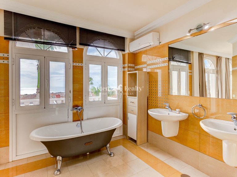Villa for Sale in Torviscas Alto, Tenerife 8
