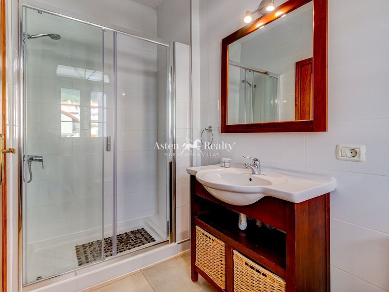 Villa for Sale in Torviscas Alto, Tenerife 11