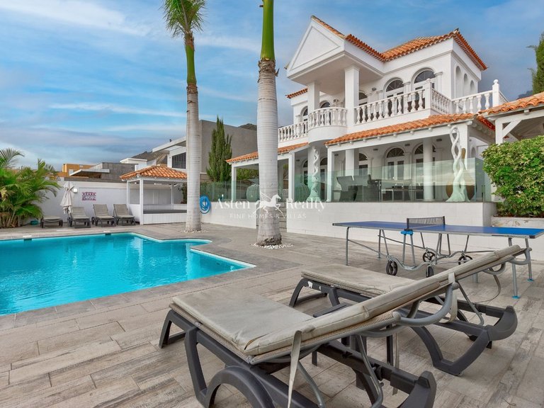 Villa for Sale in Torviscas Alto, Tenerife 1