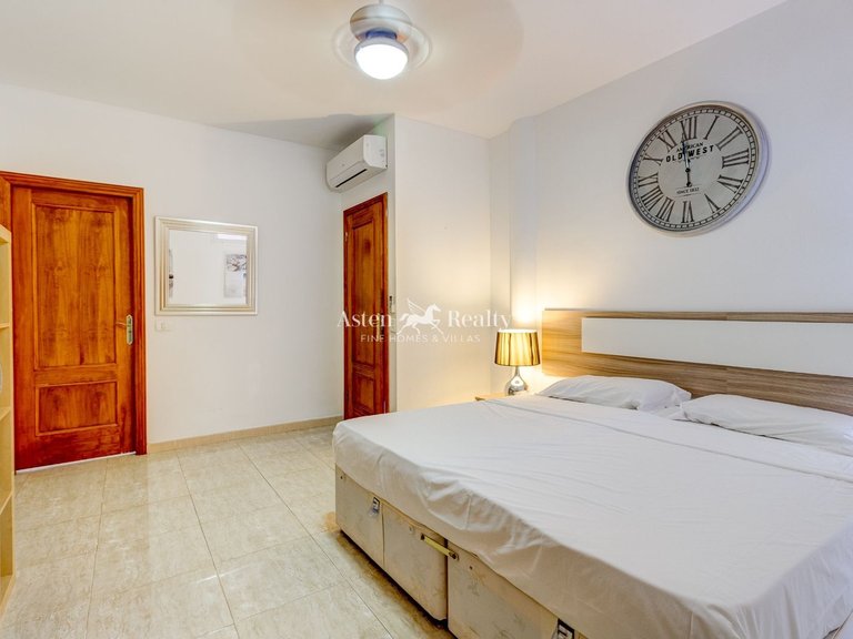 Villa for Sale in Torviscas Alto, Tenerife 28
