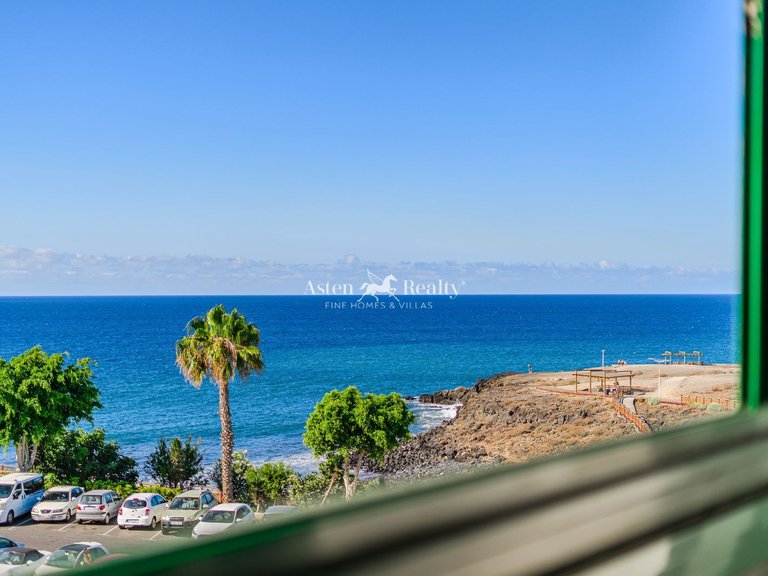 Apartment for Sale in Los Abrigos, Tenerife 1