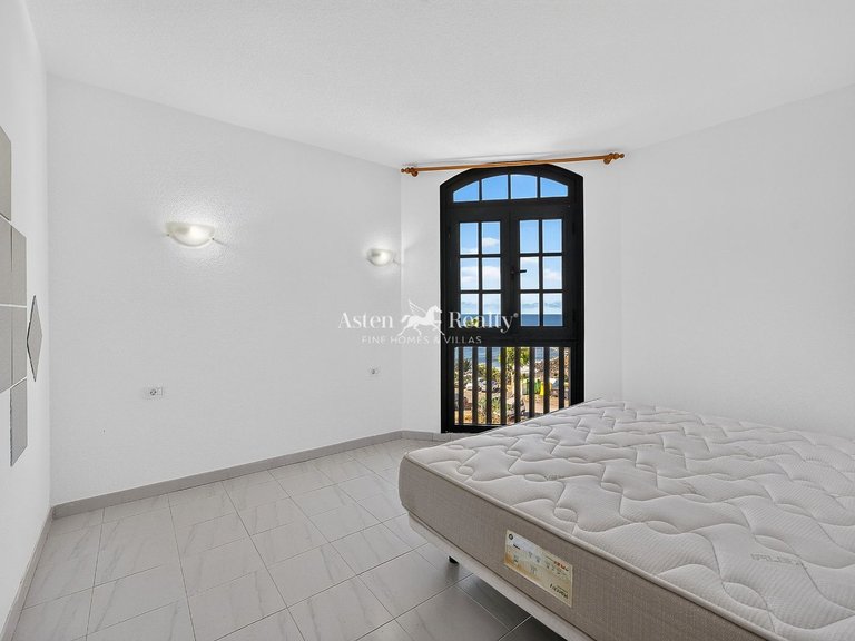 Apartment for Sale in Los Abrigos, Tenerife 9
