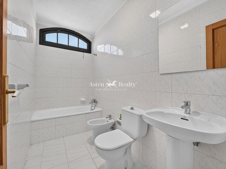Apartment for Sale in Los Abrigos, Tenerife 13