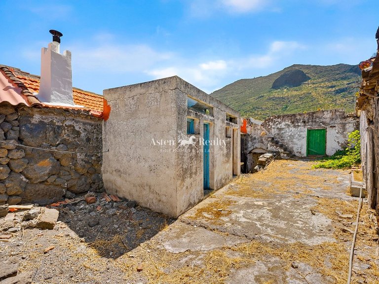 Villa for Sale in Santiago Del Teide, Tenerife 4