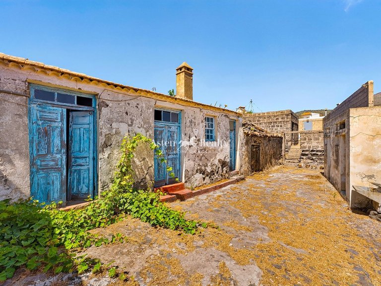 Villa for Sale in Santiago Del Teide, Tenerife 11