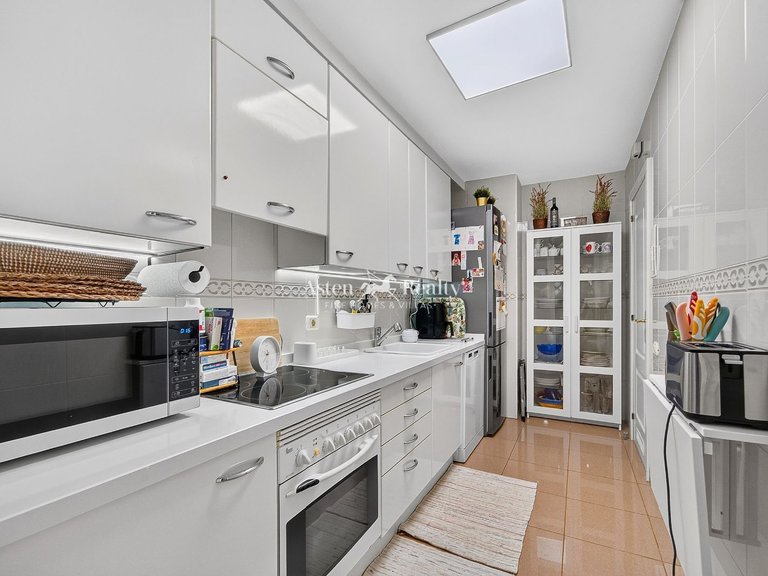Apartment for Sale in Playa Del Duque, Tenerife 10