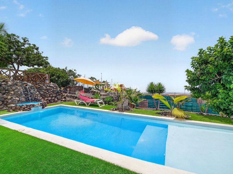 Villa for Sale in Guia De Isora, Tenerife 1