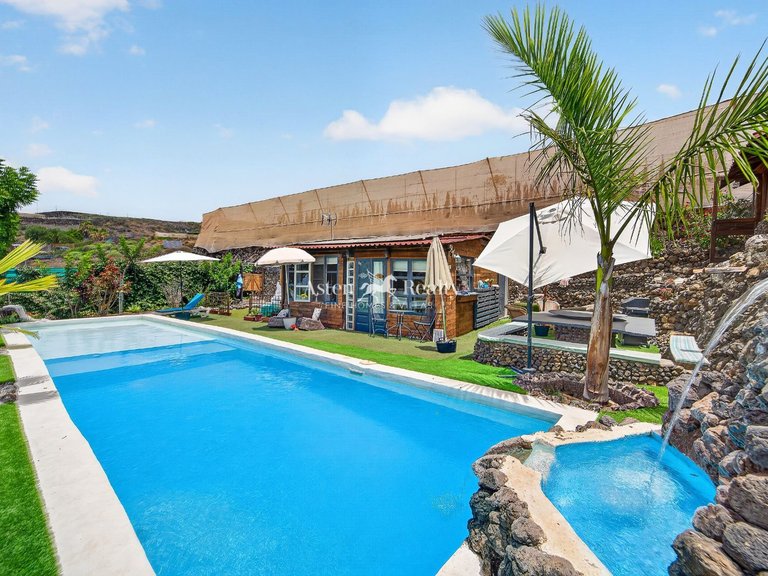 Villa for Sale in Guia De Isora, Tenerife 23