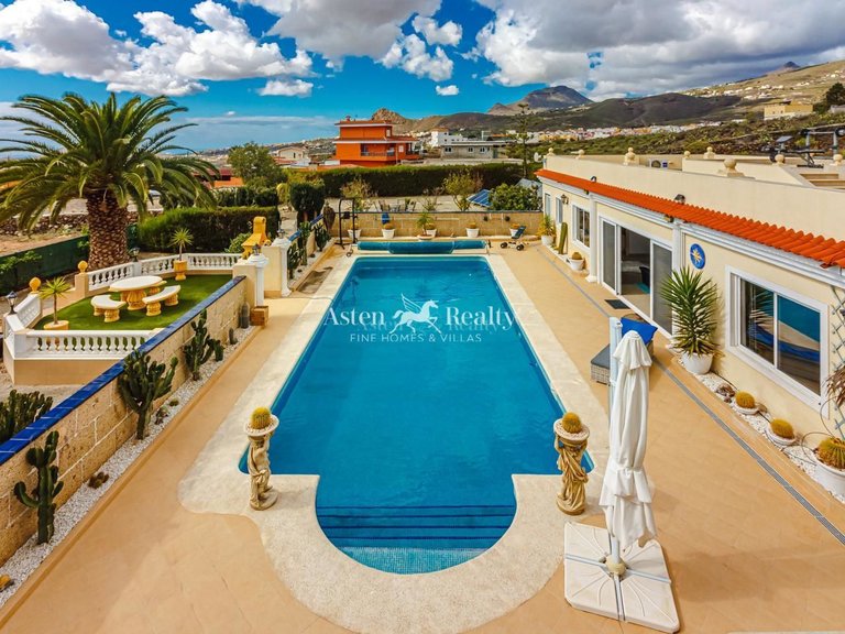 Villa for Sale in Valle De San Lorenzo, Tenerife 2