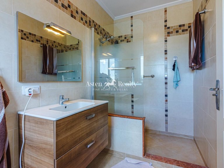 Villa for Sale in Valle De San Lorenzo, Tenerife 36
