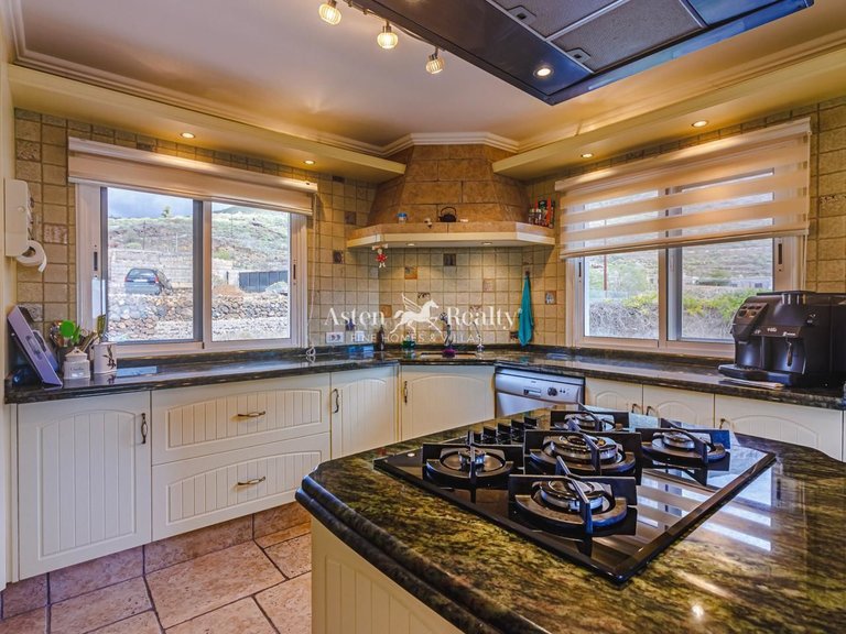 Villa for Sale in Valle De San Lorenzo, Tenerife 43