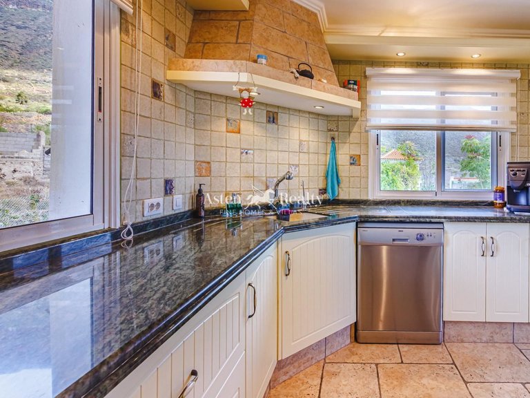 Villa for Sale in Valle De San Lorenzo, Tenerife 44